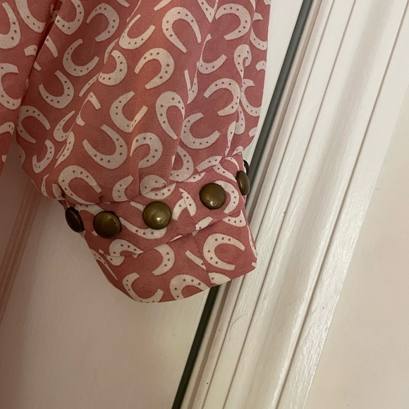 REDUCED🔥Angie sheer top, short sleeve PRICE ⤵️ 4-12 - Picture 3 of 5